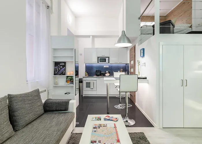 Modern Home - Close To City Park & Heroes\' Square