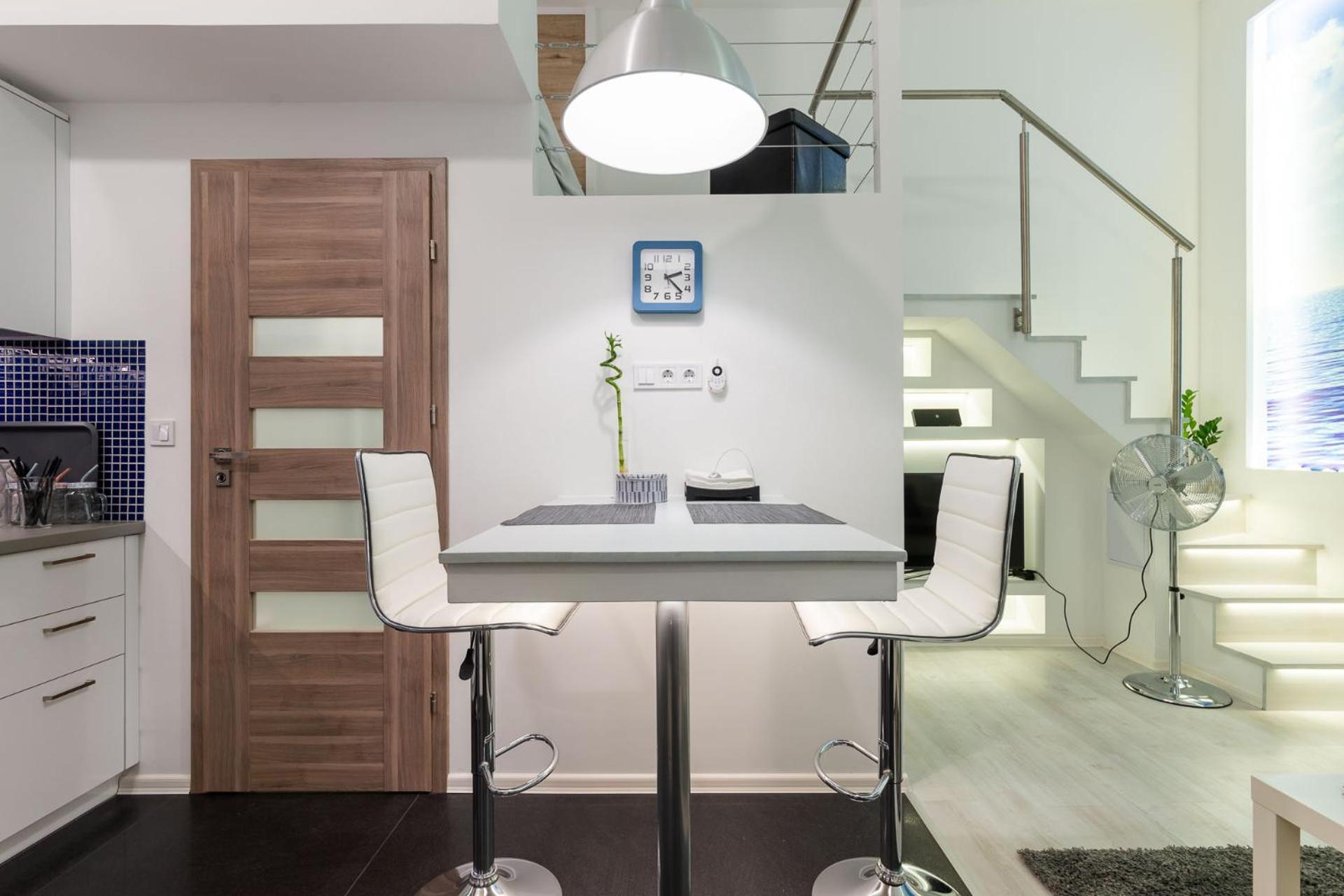 Modern - Close To Park & Heroes' Square *